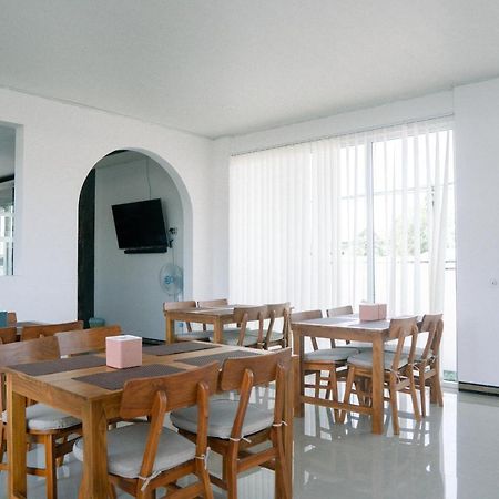Christika Homestay Labuan Bajo Exterior photo