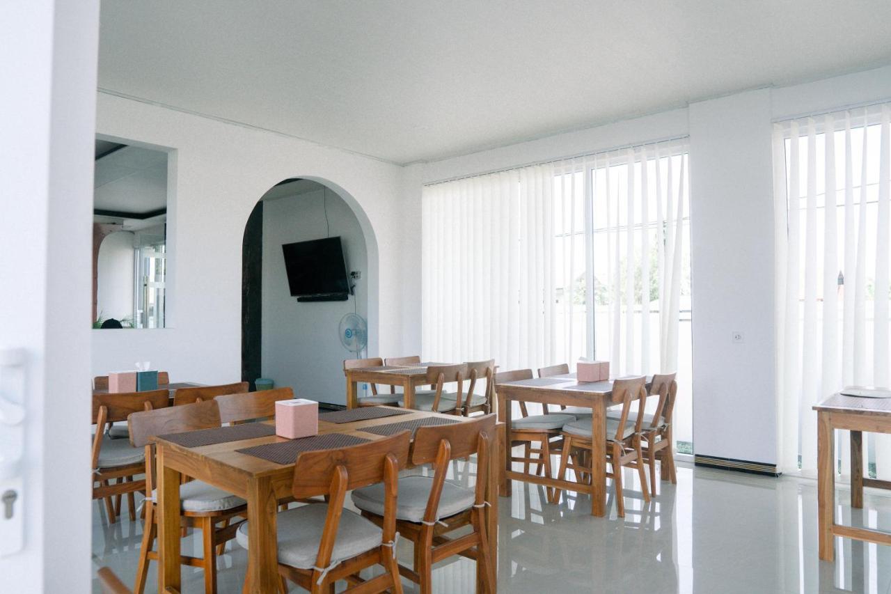 Christika Homestay Labuan Bajo Exterior photo