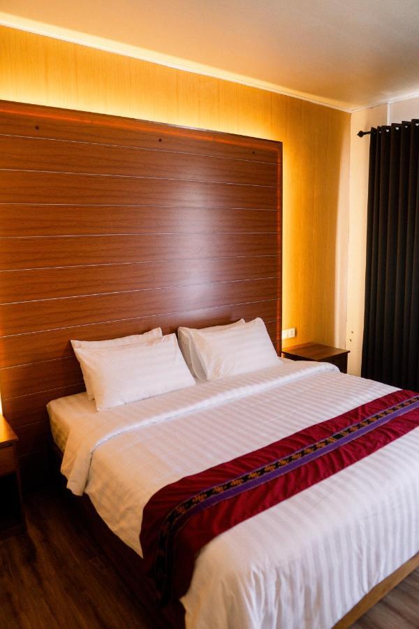 Christika Homestay Labuan Bajo Exterior photo