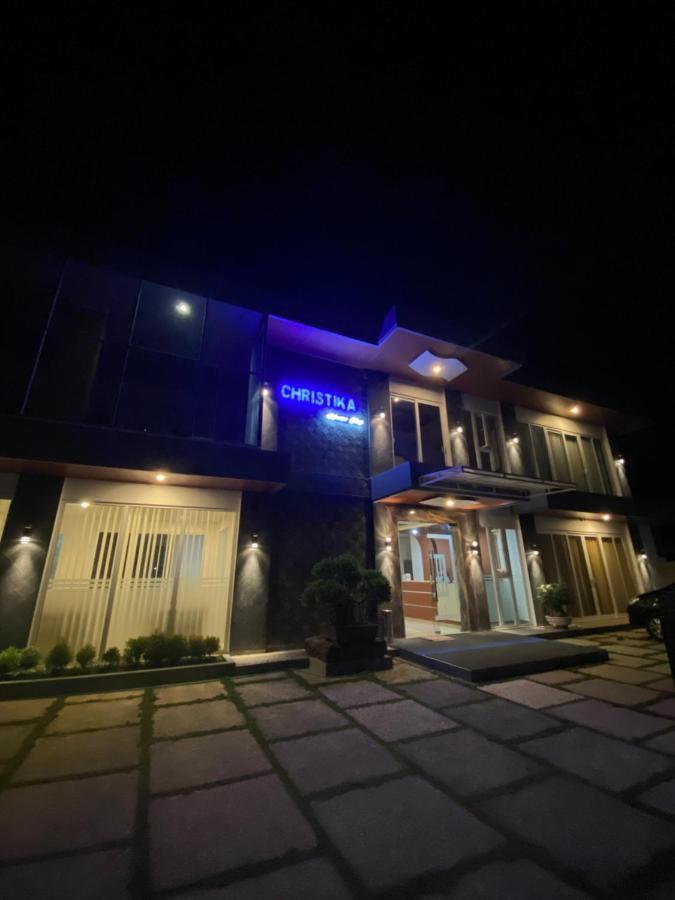 Christika Homestay Labuan Bajo Exterior photo