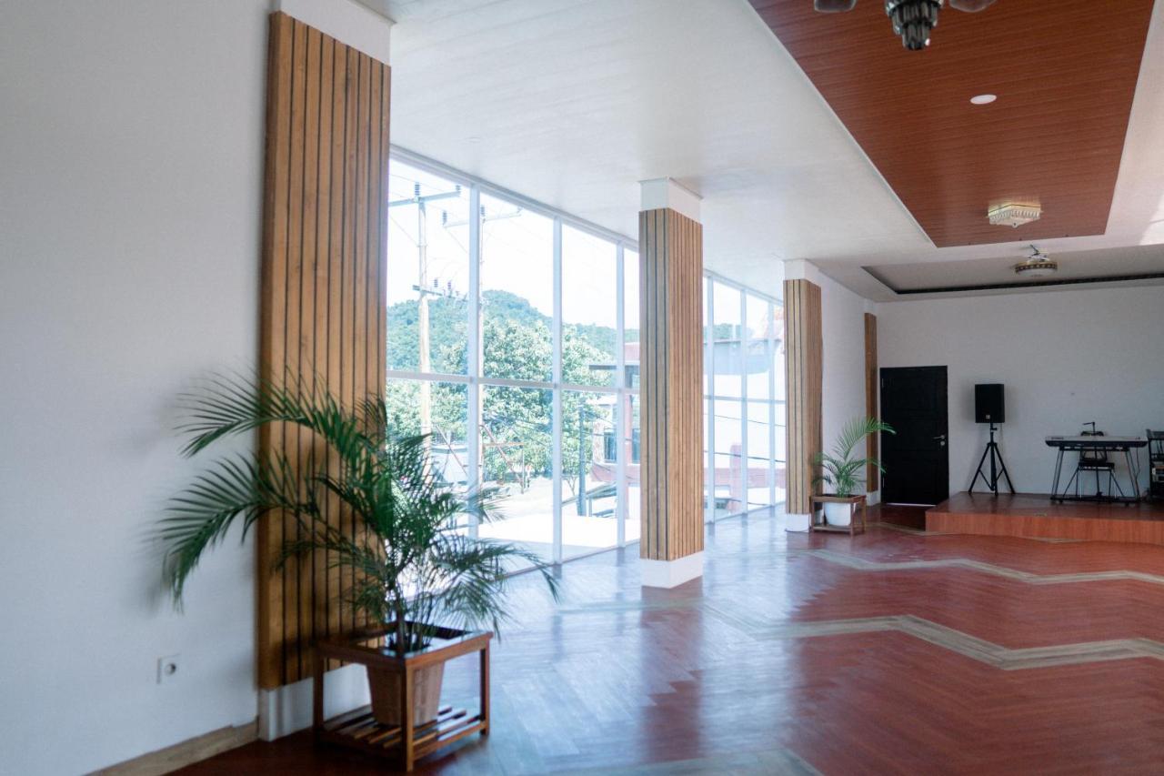 Christika Homestay Labuan Bajo Exterior photo