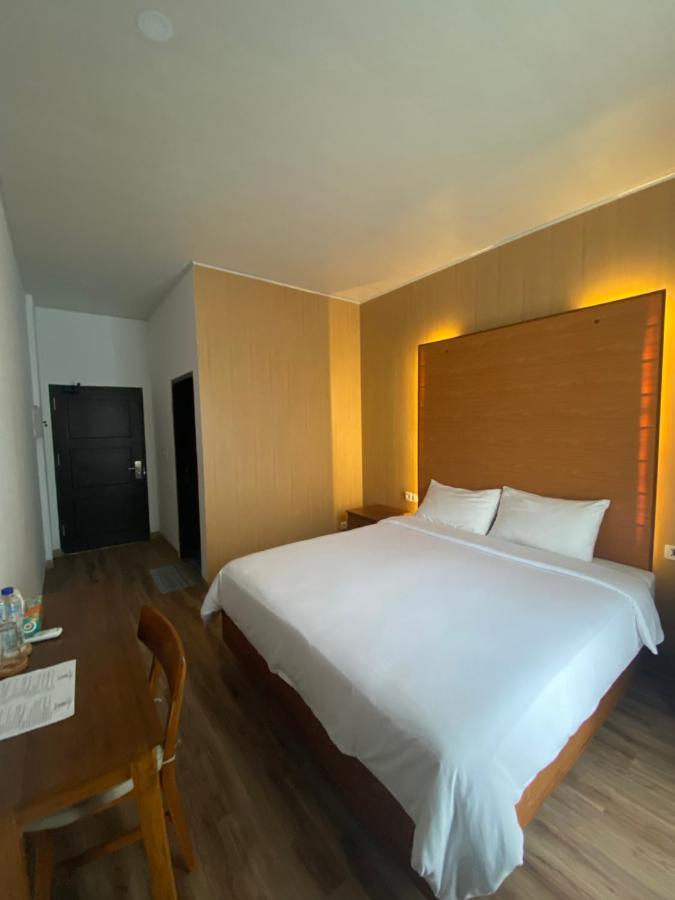 Christika Homestay Labuan Bajo Exterior photo