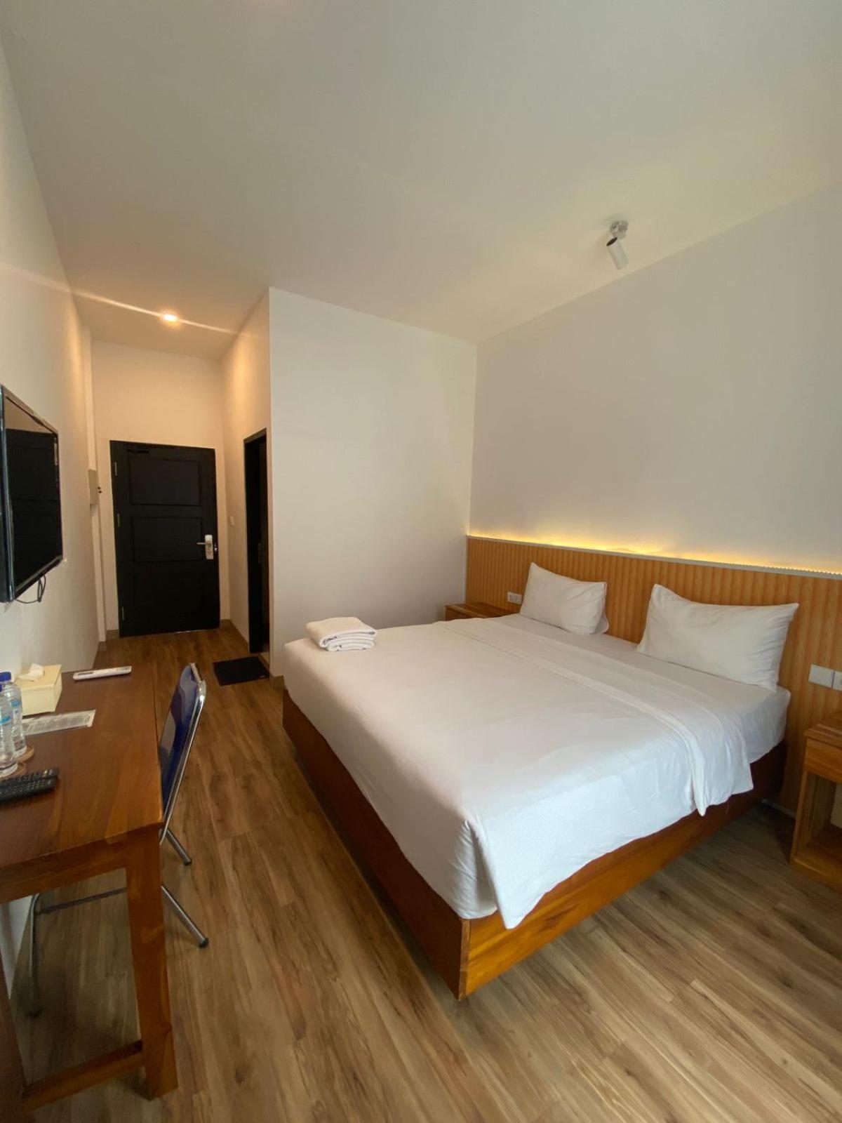 Christika Homestay Labuan Bajo Exterior photo